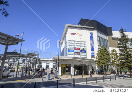 武蔵小山駅　東口前　再開発された駅前広場　東京都品川区 87128124