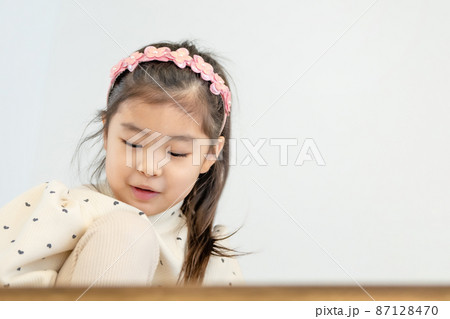 子供 ライフスタイル 女の子 87128470