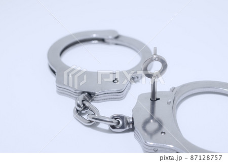 銀色の手錠・逮捕イメージ 87128757