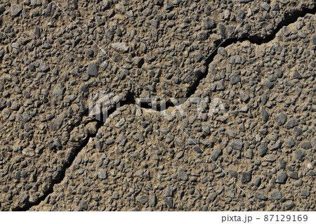 ひび割れた地面 87129169