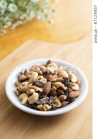 ミックスナッツ レーズン入り ミックスナッツ レーズン入り 87129807