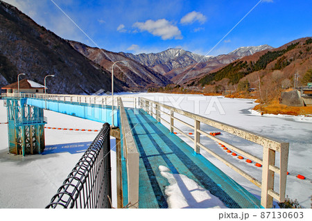 冬の広瀬ダム凍て付く広瀬湖 87130603