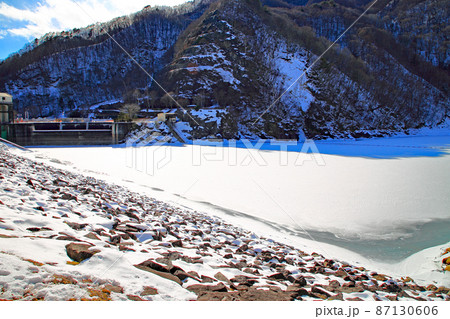 冬の広瀬ダム凍て付く広瀬湖 87130606