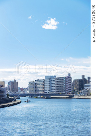 潮鶴橋から見た鶴見川の風景 潮鶴橋から見た鶴見川の風景 87130640