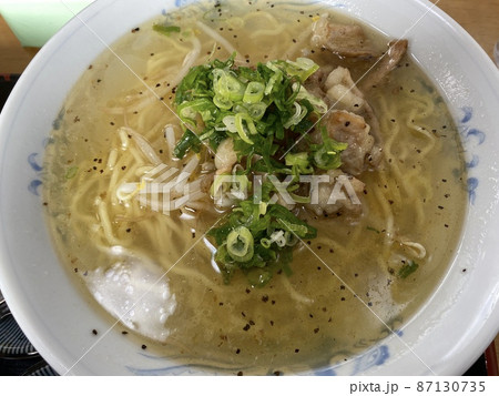牛骨ラーメン Ramen with beaf bone soup 鳥取県中西部ご当地ラーメン 牛骨ラーメン Ramen with beaf bone soup 鳥取県中西部ご当地ラーメン 87130735
