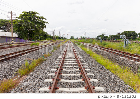 railroad tracks railroad tracks 87131202
