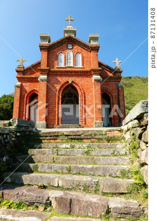 世界遺産野首教会と野崎島の風景(長崎県北松浦郡小値賀島) 87131408
