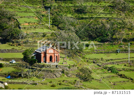 世界遺産野首教会と野崎島の風景(長崎県北松浦郡小値賀島) 87131515