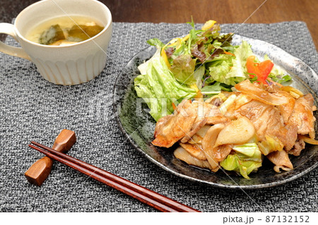 生姜焼きと味噌汁｜おうちごはん 87132152