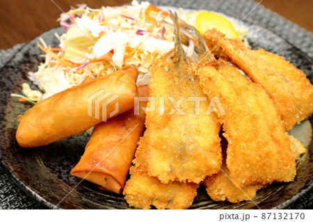 魚のフライと春巻きとサラダ|おうちごはん 魚のフライと春巻きとサラダ|おうちごはん 87132170