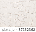 迷路の様な塗装のひび割れ 87132362