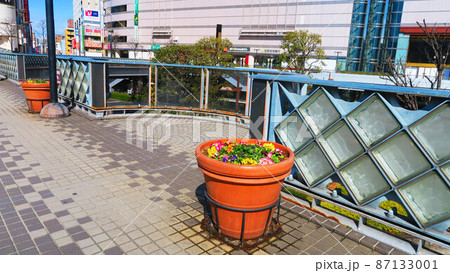 埼玉県川口市のJR東日本の川口駅とその周辺の風景（2022年2月撮影） 87133001