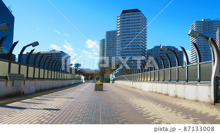 埼玉県川口市のJR東日本の川口駅とその周辺の風景（2022年2月撮影） 87133008