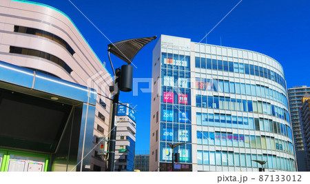 埼玉県川口市のJR東日本の川口駅とその周辺の風景（2022年2月撮影） 87133012