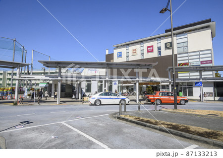 武蔵小山駅　西口前ロータリーとショッピングモール　東京都品川区 87133213