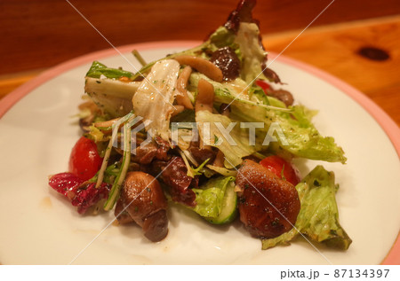 キノコのサラダ キノコのサラダ 87134397