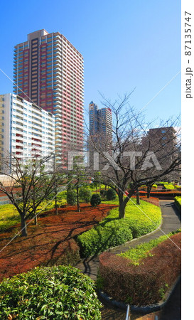 埼玉県川口市のJR東日本の川口駅とその周辺の風景(2022年2月撮影) 埼玉県川口市のJR東日本の川口駅とその周辺の風景(2022年2月撮影) 87135747