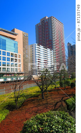 埼玉県川口市のJR東日本の川口駅とその周辺の風景（2022年2月撮影） 87135749