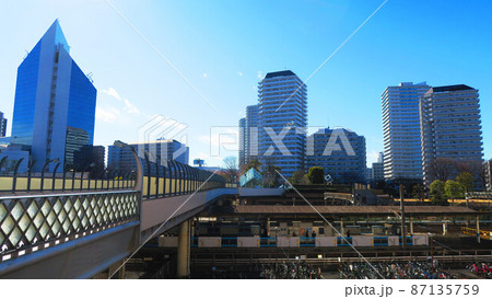 埼玉県川口市のJR東日本の川口駅とその周辺の風景(2022年2月撮影) 埼玉県川口市のJR東日本の川口駅とその周辺の風景(2022年2月撮影) 87135759