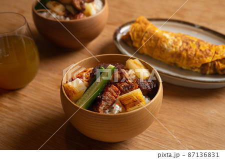 豚串麦飯と、甘い玉子焼きの食卓 豚串麦飯と、甘い玉子焼きの食卓 87136831