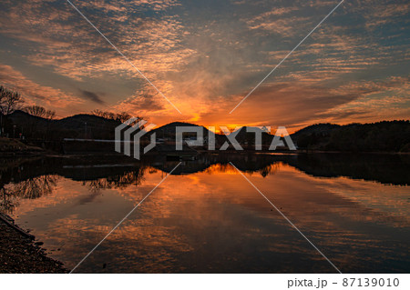 うろこ雲リフレクション 87139010