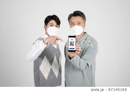 asian korean old and young two men showing vaccine pass 87140169