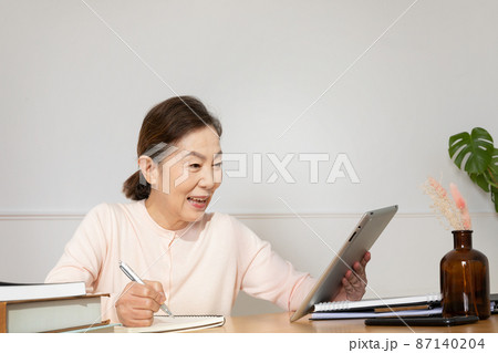 Asian Korean senior woman studying 87140204