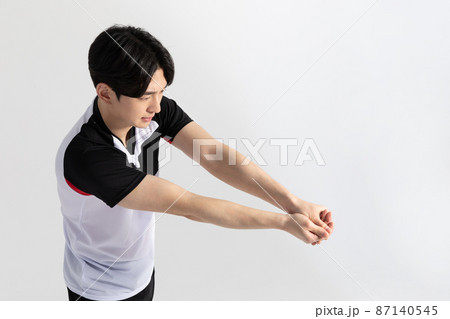 volleyball sports player, asian korean man with toss, tossing motion 87140545