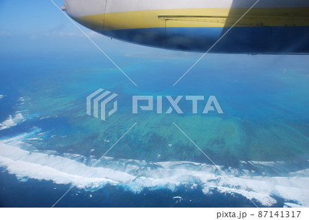 飛行機から見た海 飛行機から見た海 87141317