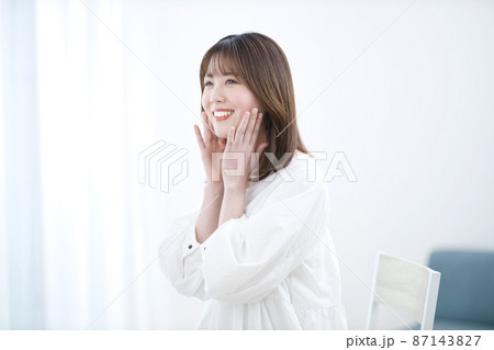 若い女性の美白　ビューティー 87143827