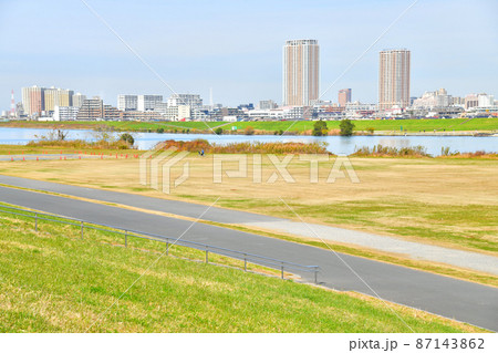 篠崎緑地/江戸川河川敷より市川駅方面を望む(東京都江戸川区) 【2021.11】 篠崎緑地/江戸川河川敷より市川駅方面を望む(東京都江戸川区) 【2021.11】 87143862