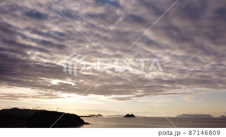 doRon撮影 太陽の輝きと雲の隙間のヒカリ SDGs地球環境!瀬戸内海の風景 doRon撮影 太陽の輝きと雲の隙間のヒカリ SDGs地球環境!瀬戸内海の風景 87146809