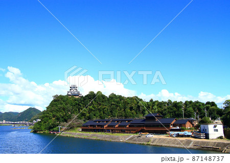 犬山市、国宝犬山城と木曽川の風景 87148737