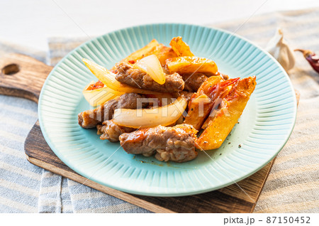 ペルー料理　ロモサルタード 87150452