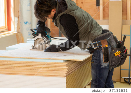 戸建て新築住宅建設現場の職人 87151631