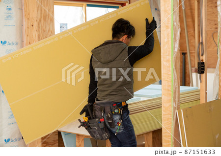 戸建て新築住宅建設現場の職人 87151633