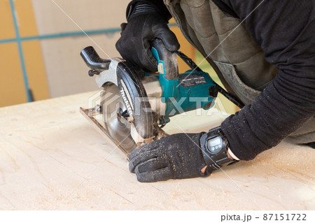 戸建て新築住宅建設現場の職人 87151722