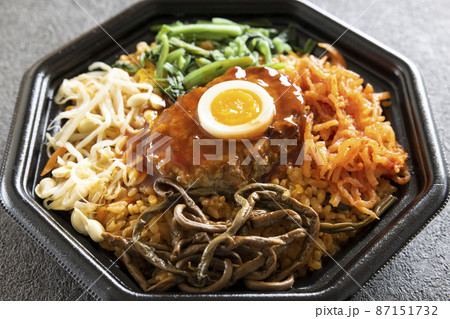 ハンバーグがのったビビンバチャーハン弁当 87151732
