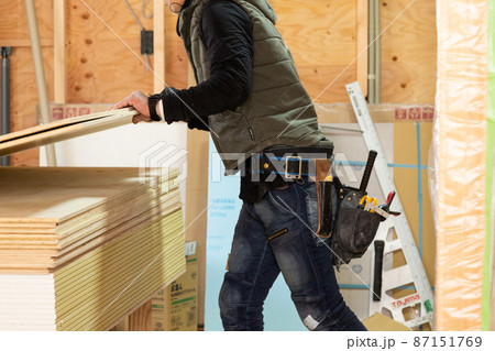 戸建て新築住宅建設現場の職人 87151769