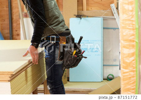 戸建て新築住宅建設現場の職人の写真素材 [87151772] - PIXTA