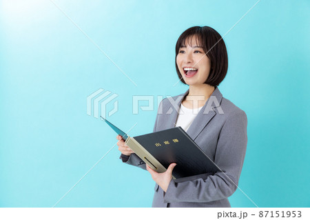 女性　スーツ　爽やか 87151953