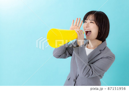 女性　スーツ　爽やか 87151956