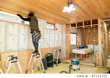 戸建て新築住宅建設現場の職人 戸建て新築住宅建設現場の職人 87152102