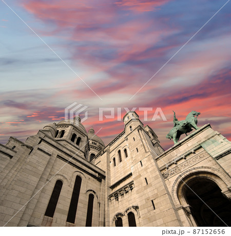 Basilica of the Sacred Heart of Paris, commonly known as Sacre-Coeur Basilica, located in the Montmartre district of Paris, France Basilica of the Sacred Heart of Paris, commonly known as Sacre-Coeur Basilica, located in the Montmartre district of Paris, France 87152656