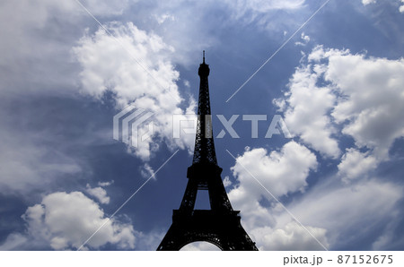 Eiffel Tower (contour) in Paris, France (against the background of a beautiful sky) Eiffel Tower (contour) in Paris, France (against the background of a beautiful sky) 87152675