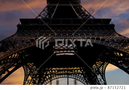 Eiffel Tower (contour) in Paris, France (against the background of a beautiful sky) Eiffel Tower (contour) in Paris, France (against the background of a beautiful sky) 87152721