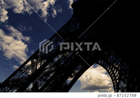 Eiffel Tower (contour) in Paris, France (against the background of a beautiful sky) Eiffel Tower (contour) in Paris, France (against the background of a beautiful sky) 87152788