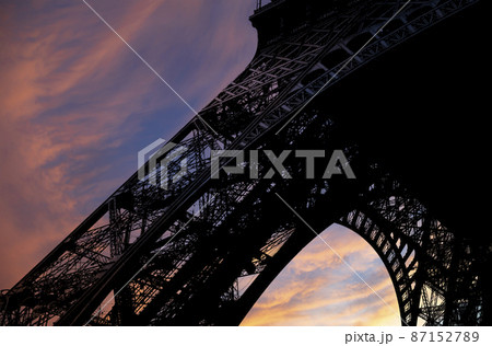 Eiffel Tower (contour) in Paris, France (against the background of a beautiful sky) Eiffel Tower (contour) in Paris, France (against the background of a beautiful sky) 87152789