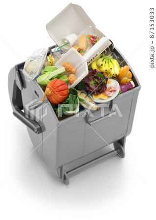 食品廃棄物であふれるゴミ箱(ミニチュア写真) 食品廃棄物であふれるゴミ箱(ミニチュア写真) 87153033