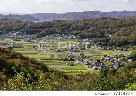 高越城跡から井原の集落を望む 岡山県井原市 高越城跡から井原の集落を望む 岡山県井原市 87154877